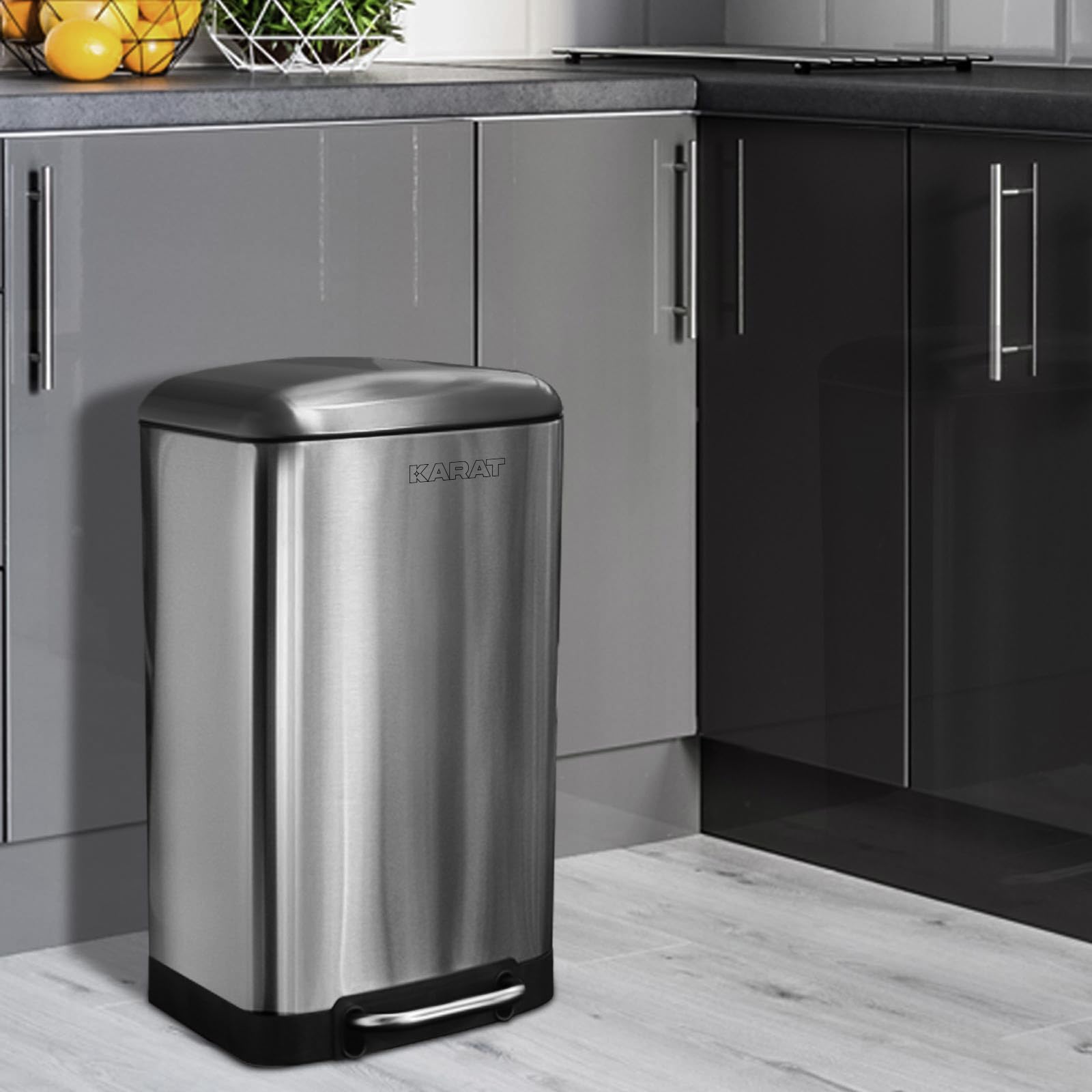 Floordirekt Mülleimer Cubo aus Edelstahl 30 L - Treteimer mit Absenkautomatik - Entnehmbarer Inneneimer mit Tragegriff - Abfalleimer für Küche - Kosmetikeimer - Eimer für Bad Badezimmer - Papierkorb