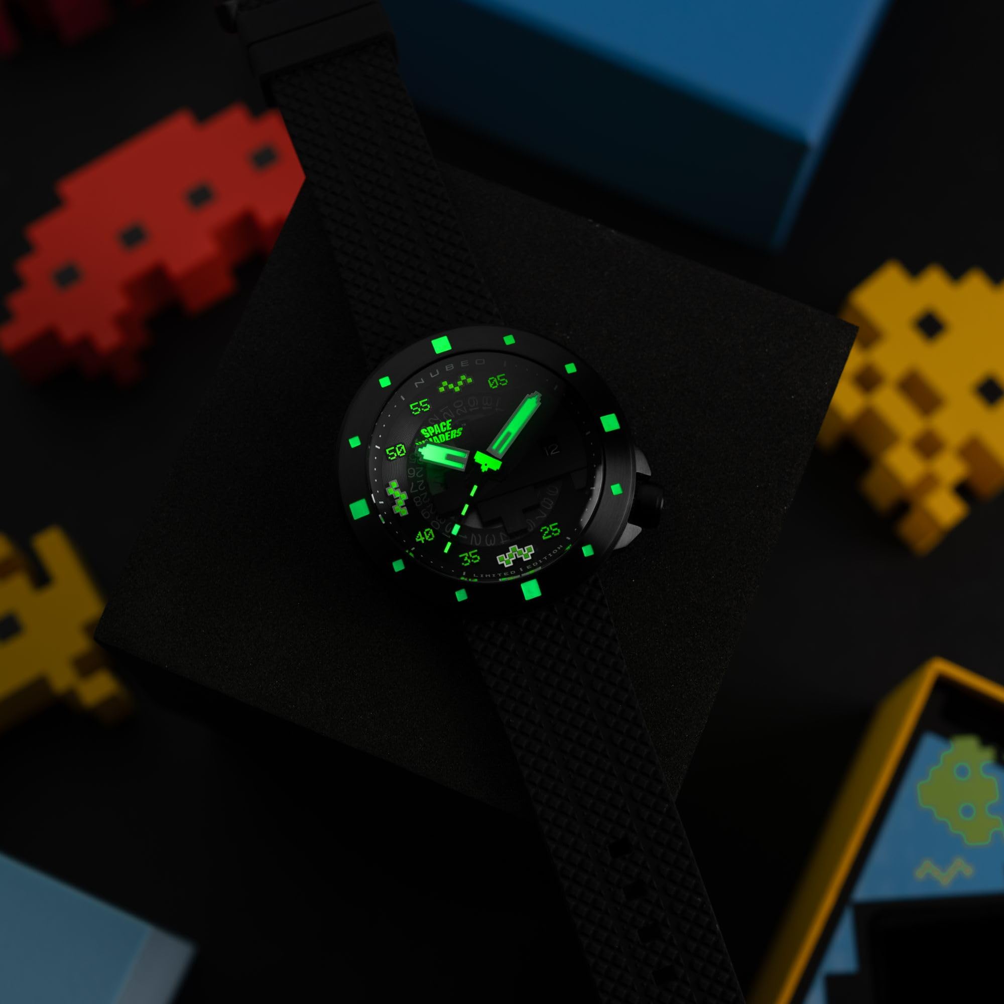 Nubeo Cassini - Reloj automático Space Invaders de 50 mm para hombre, edición limitada con correa de silicona NB-6103