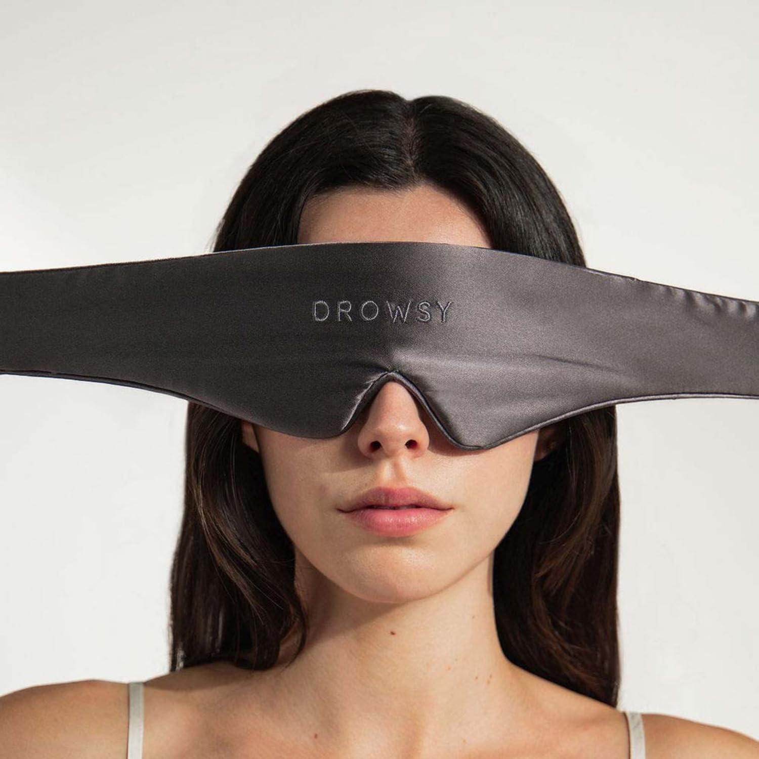 Drowsy Antifaz para dormir de seda de peso pluma, antifaz opaca de lujo para dormir y viajar, 100% seda de morera, comodidad ligera, correa ajustable, protege la piel y el cabello, sombra de luz de