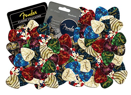 Fender Celluloid Guitar Picks Médiator 12 X Random Mixed Pearl Colours THIN - Les Beatles, Paul McCartney, John Lennon, RIngo Starr, George Harrison Fender Celluloid Guitar Picks Médiator 12 X Random Mixed Pearl Colours THIN