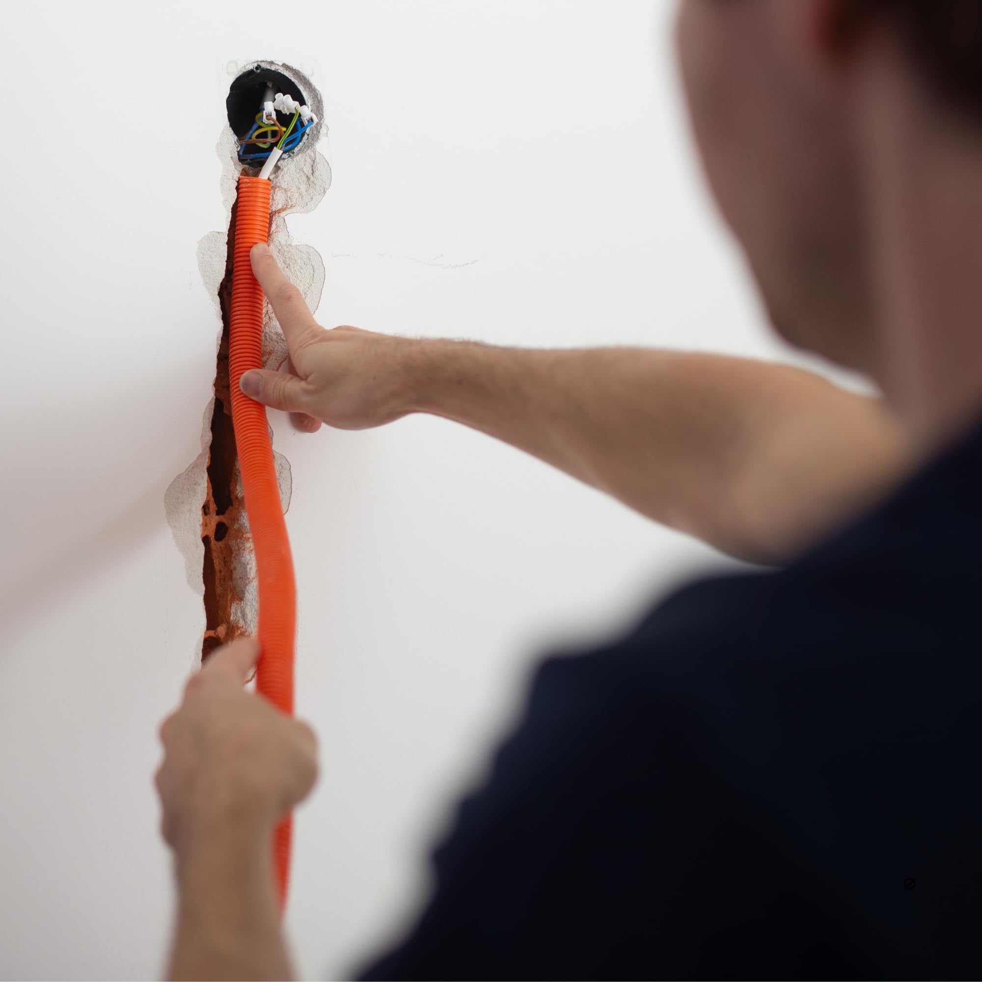 Jandei - Tubo Corrugado de Conducción de Cableado Sin Ranura. Bobina 50m. Manguera Protectora de Cables PVC Negro (32mm)