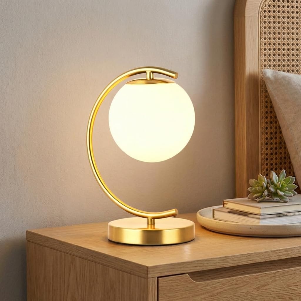 BARCELONA LED Lampada da tavolo di design moderno e lussuoso, sfera in vetro opalino bianco con struttura in alluminio curvato finitura platino dorato, stile rétro elegante per camera e soggiorno