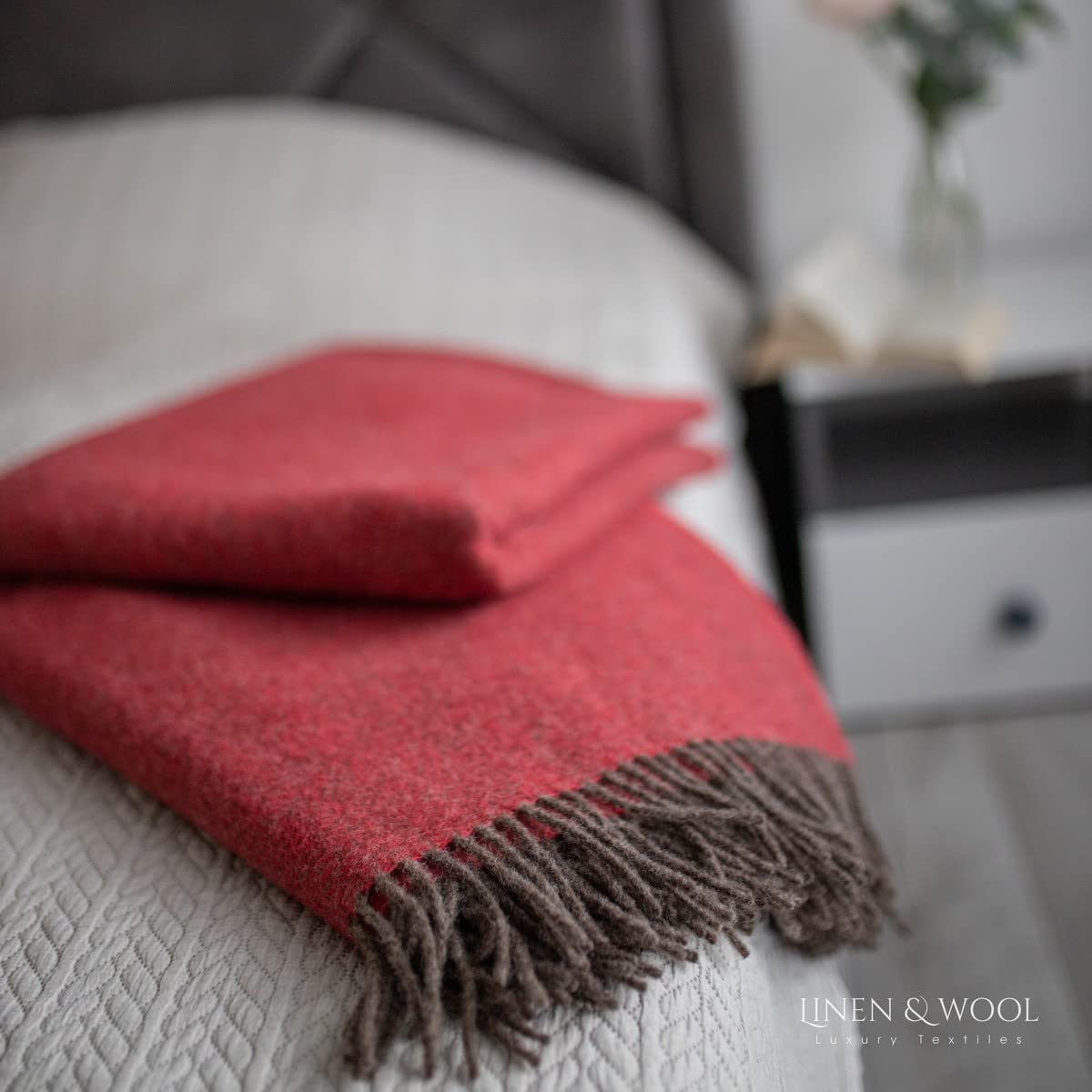 Linen & Cotton Weiche Warme Decke Wolldecke Wohndecke Kuscheldecke Columbus - 100% Reine Neuseeland Wolle, Rot Braun (140 x 200 cm) Sofadecke Couchdecke Überwurf Blanket Plaid Winter Sofa Schurwolle