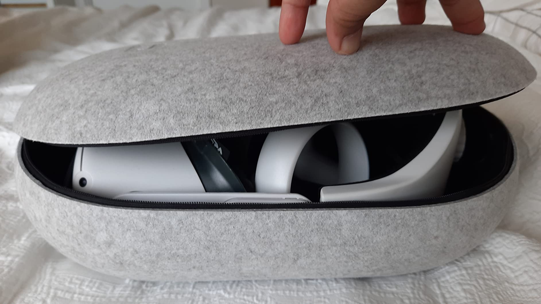 Cheap made, poor quality and not fit the elite strap