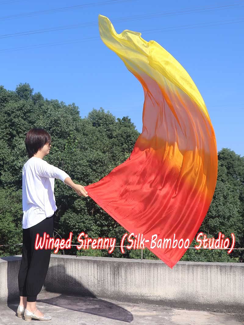Winged Sirenny Ligera Bandera Flex de Seda para Danza 89x178 cm, Estandarte Pintado a Mano, para Baile Espiritual, Tribal, Fusión y Performance. Incluye Vara Flexible Portátil