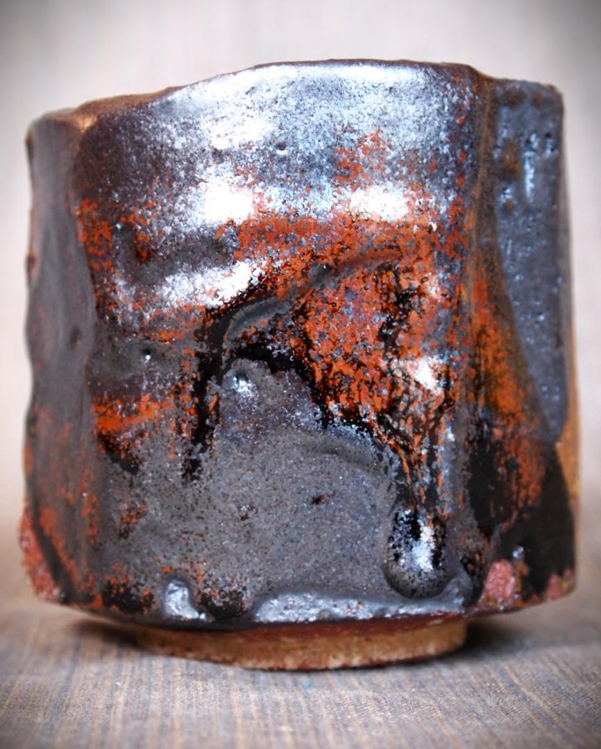 希少作★高内秀剛★織部《窯変》茶碗★共箱・共布 Amazon.co.jp: 高内秀剛 織部 窯変 茶碗 共箱・共布 : ホーム＆キッチン