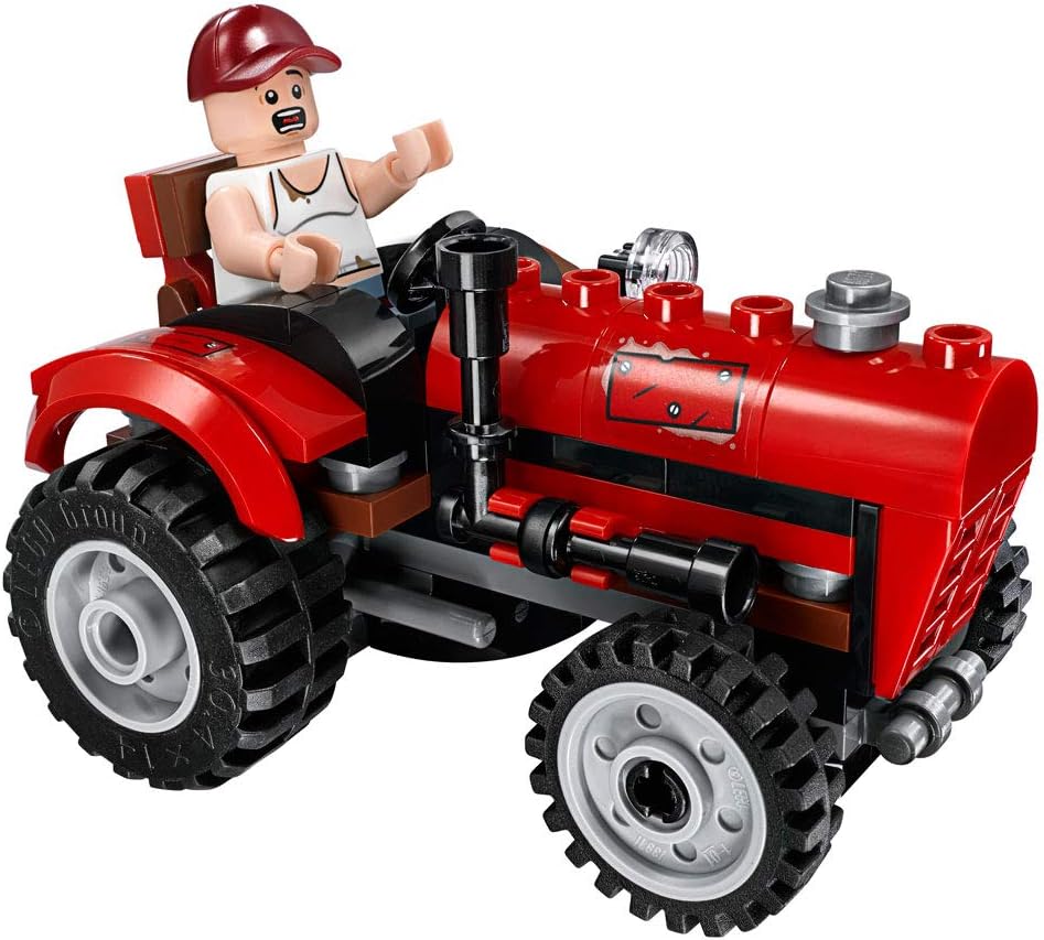 LEGO Super Heroes 76054 Batman: Scarecrow Harvest of Fear Building Kit (563 Piece)