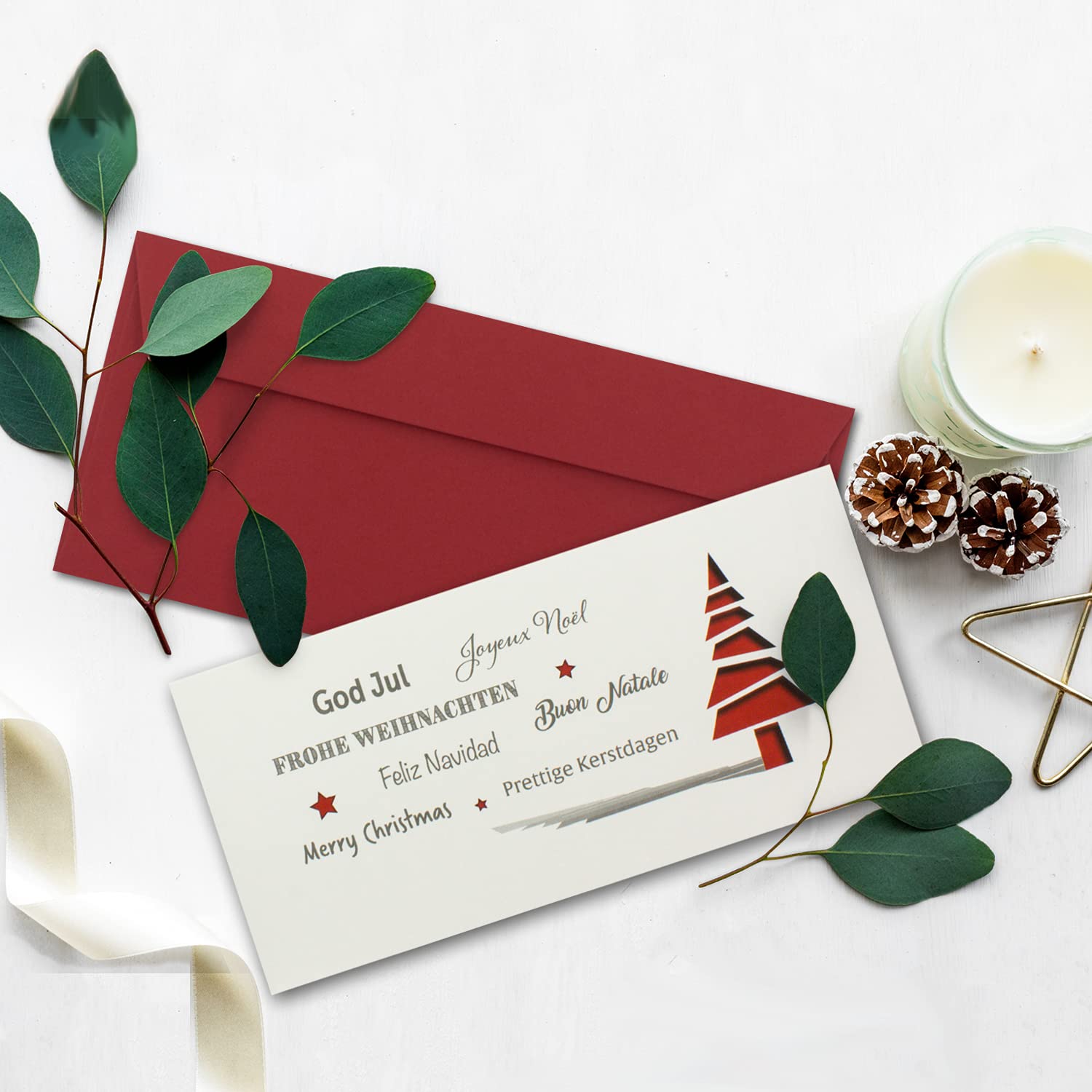 Set de 75 tarjetas de Navidad DIN largas, en color crema con abetos rojos y texto – Tarjetas plegables con sobres DIN largo rojo oscuro con adhesivo – saludos de Navidad para empresas y privadas