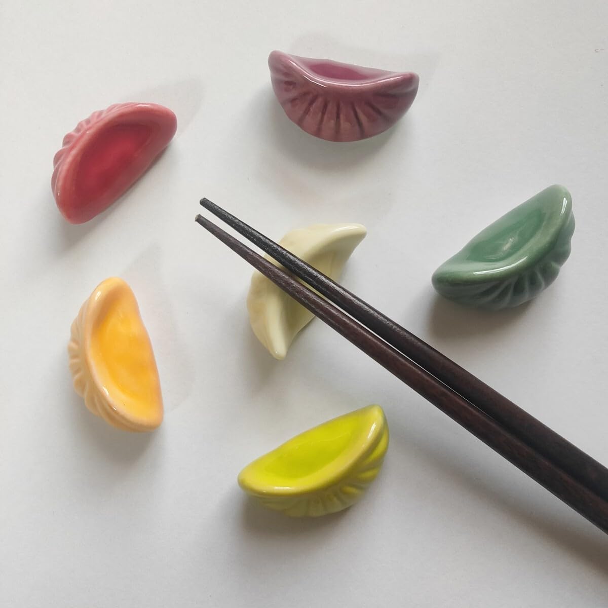 箸置き　6点セット×5セット　レインボーギョーザ　餃子　白5セット　計10セット Amazon.co.jp: 箸置き 6点セット レインボーギョーザ 陶器 ユニーク