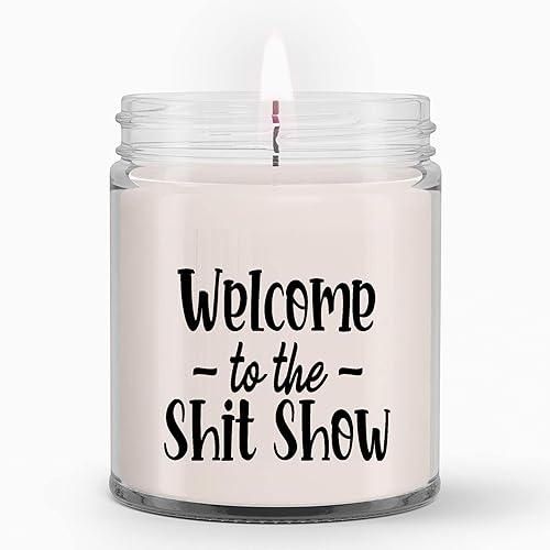 LaPomme Welcome to The Shit Show - Vela divertida divertida para beber, regalo grande y pequeño, vela de fogata de granja, cocina