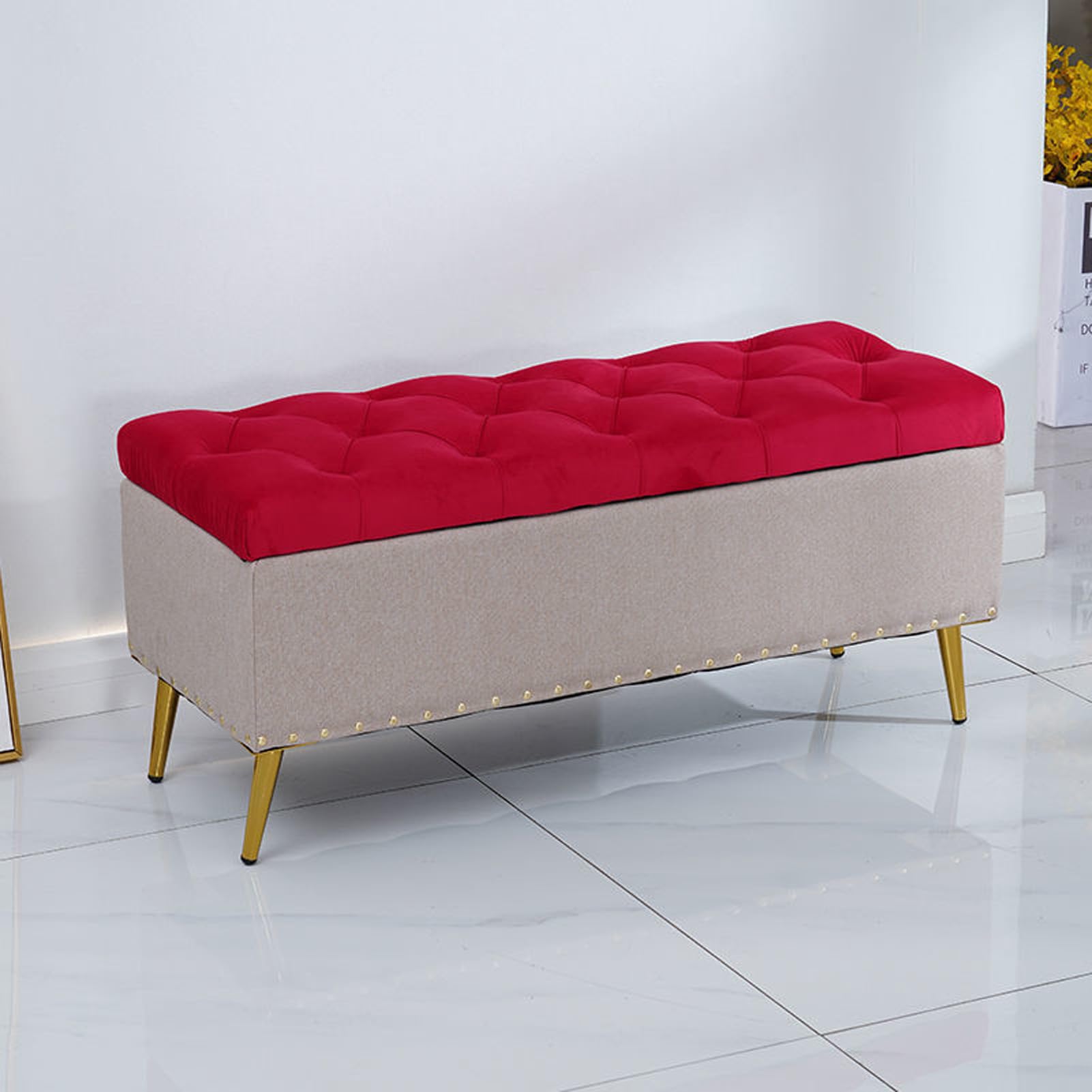 Siège rembourré et coffre de rangement au design compact rouge