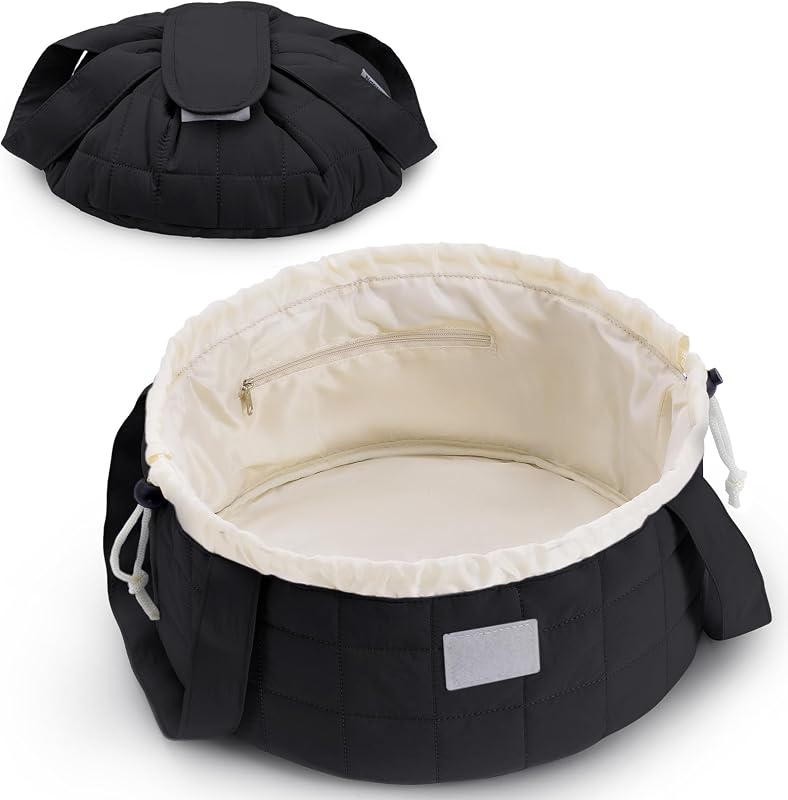Necessaire de maquiagem Narwey em nylon matelassê, formato cilíndrico, fechamento por cordão, B-Quilted Black