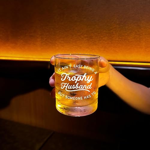 Miniatura 3 de QIMIUTB It Ain't Easy Being A Trophy Husband - Vaso de whisky sin tallo, divertido regalo de aniversario, cumpleaños, celebración de Navidad, regalo