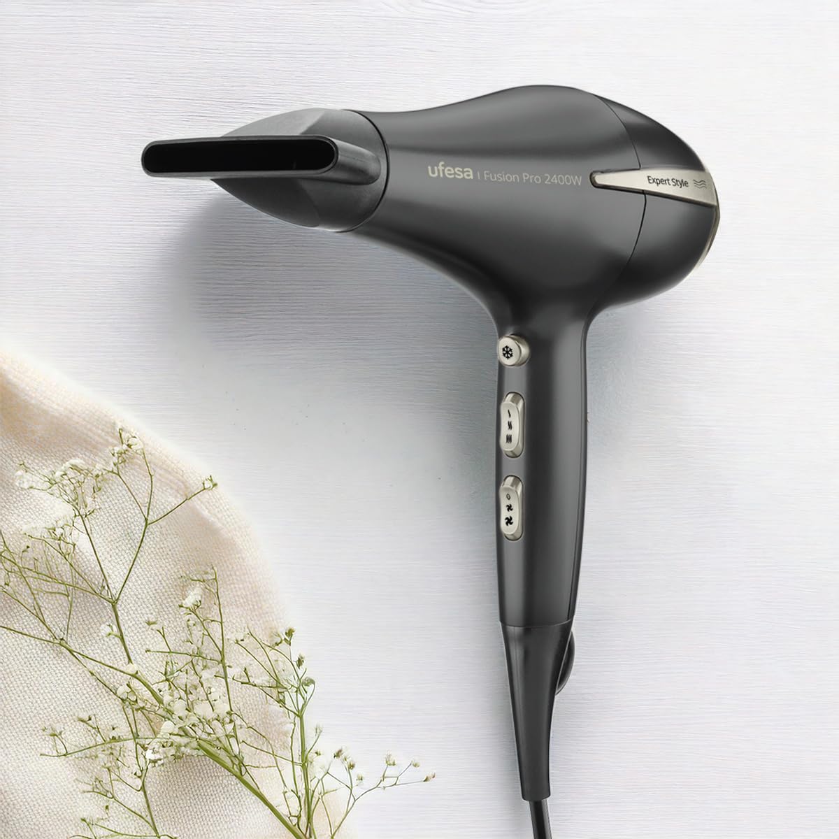 Ufesa Asciugacapelli Professionale Fusion Pro 2400W, motore AC, tecnologia AirPro, elimina il crespo, include diffusore e concentratore, 2 velocità, 3 temperature, colpo d’aria fredda, nero
