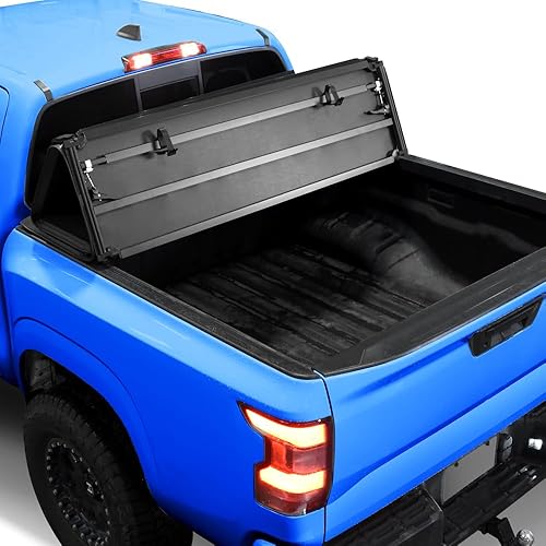 TLAPS 7422451292248 Compatible con Titan 2016 2017-2024 5.5 pies (66 pulgadas) Cama corta, ligera, dura, Quad 4 pliegues, cubierta Tonneau de vinilo