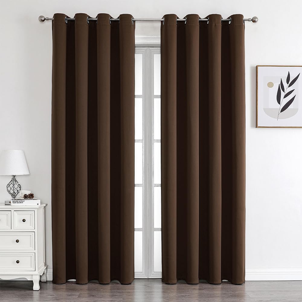 Rideaux perforés pour filtrer la lumière et protéger votre intimité au salon