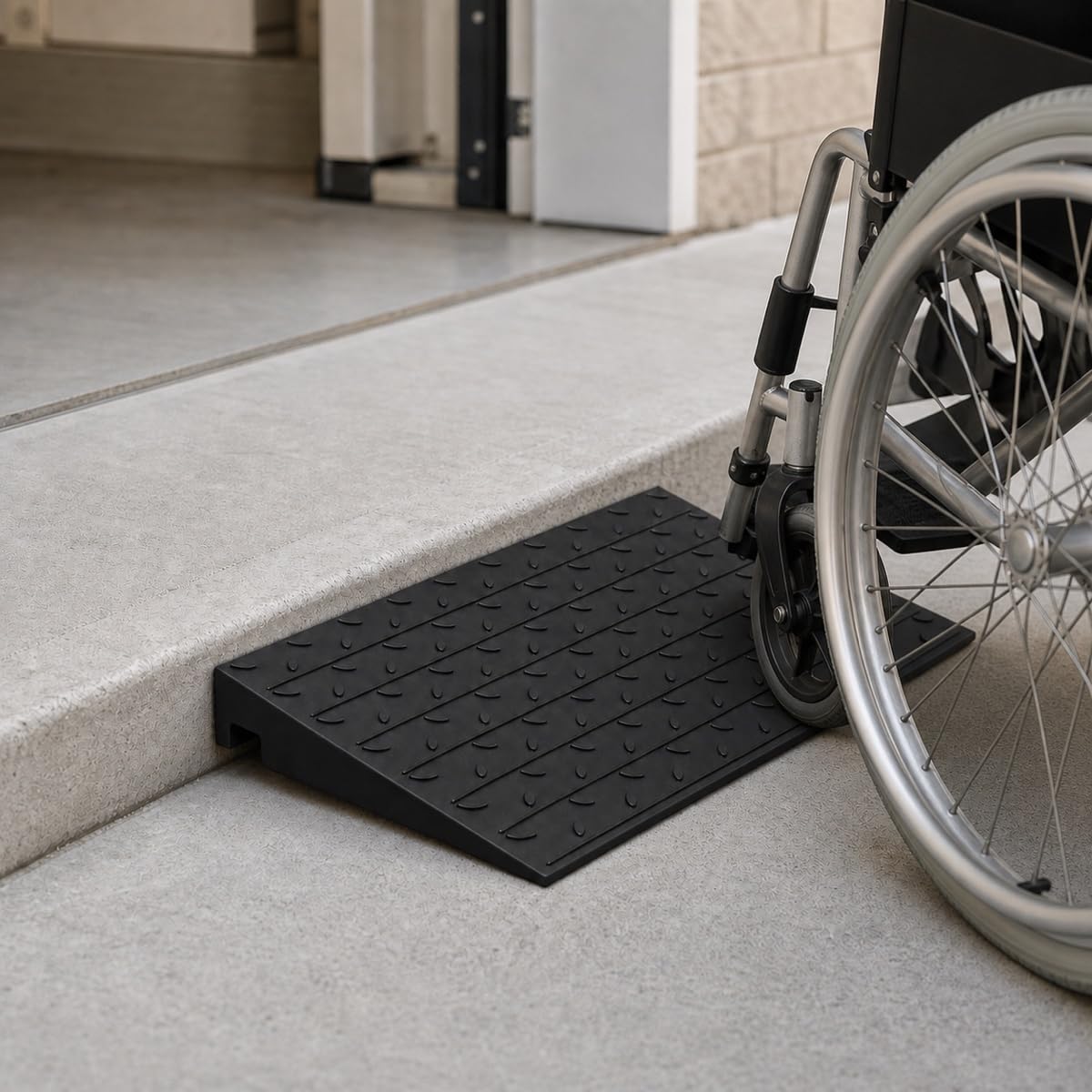 Rampa de Goma para umbral de 90 cm, rampa Resistente para Puertas para Silla de Ruedas, Scooter y andadores, Superficie Antideslizante para Uso Interior y Exterior
