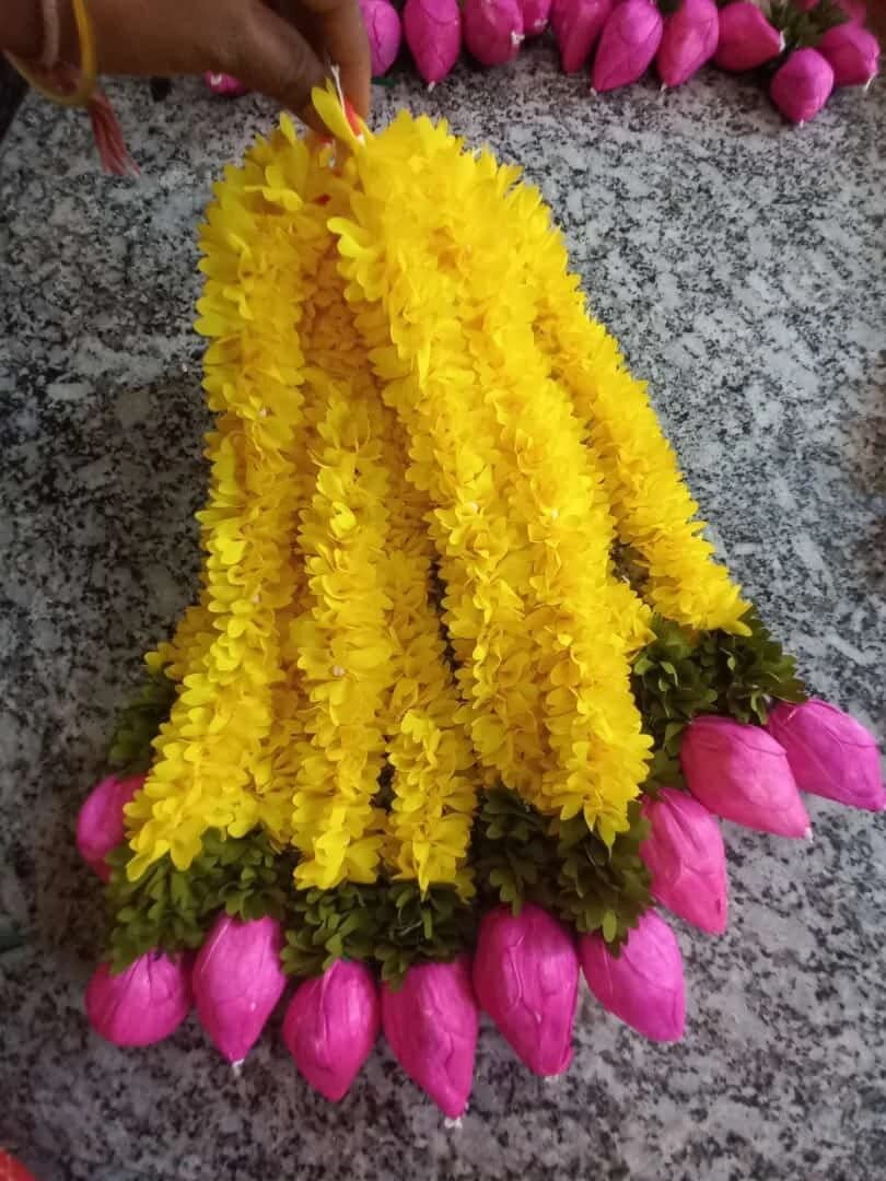 The Decor AffairThe Decor Affair Artificial Flower Synthetic and Fabric White and Pink Flowers with Pink Color Lotus Garland Home Decoration Door Decoration 18 Inches Length 10 Pieces.