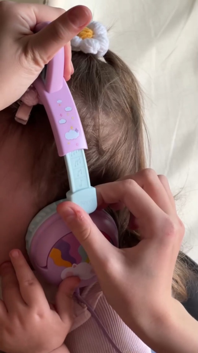 IClever Casque Enfant LED Oreilles De Chat Lumineuses, Volume Limité 85dB, Shareport, Pliable, Compatible IPad Tablette École Voyage