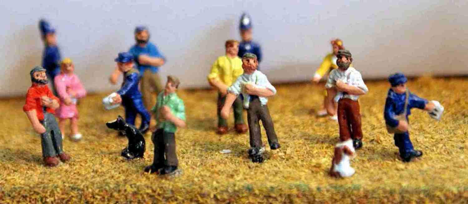 Langley Models Figures N Scale UNPAINTED Metal Model People Figures A45
