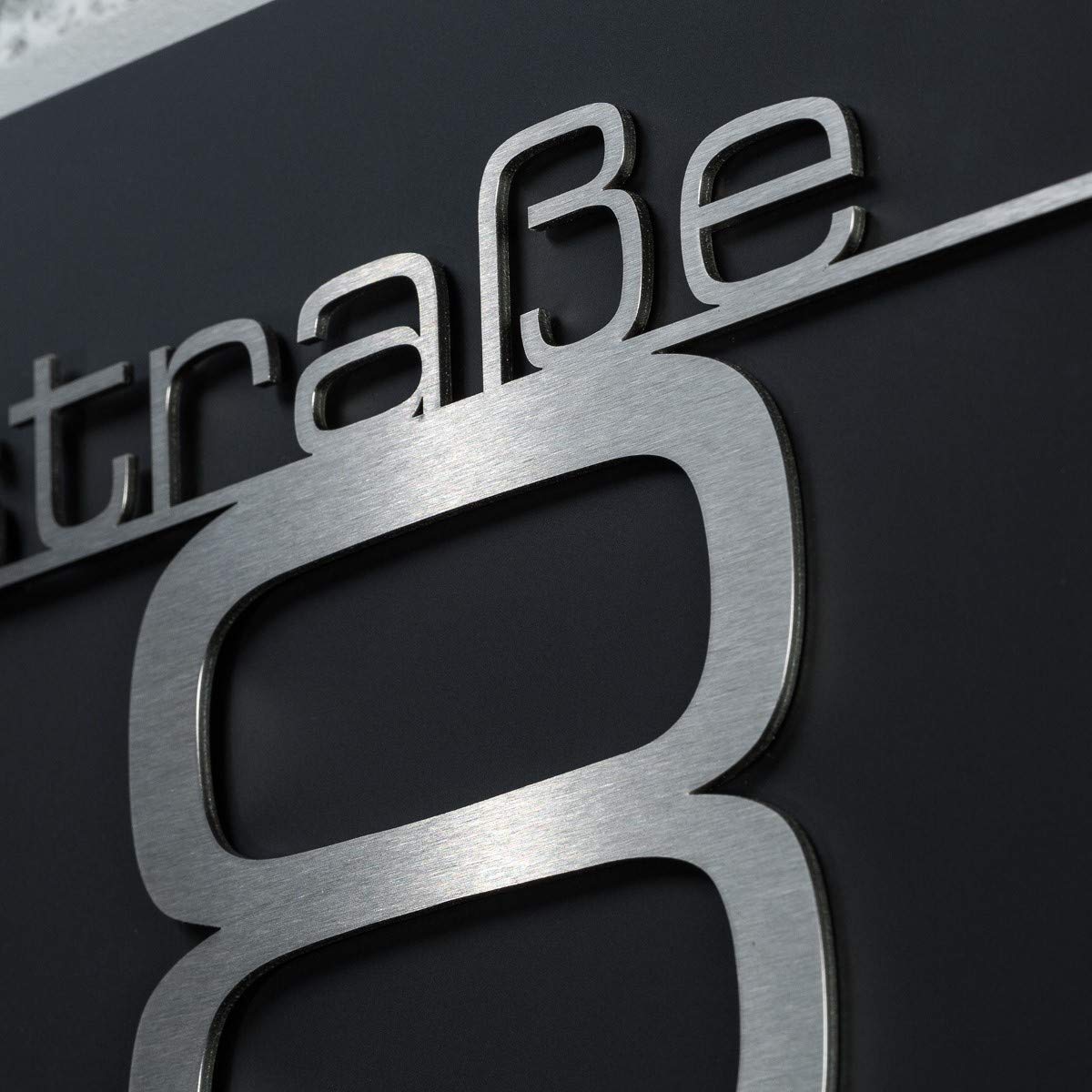 Metzler Hausnummer, Schriftzug aus Edelstahl, individuelles Hausnummernschild in Anthrazit (RAL 7016), Straßenschild mit Hausnummer, massiv & gebürstet, 3D-Effekt, Made in Germany, Größe: 40 x 20 cm