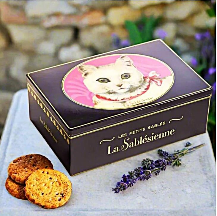 Miniatura 3 de La Sablésienne, White Cat (Chat Blanc) - Lata de metal decorativa de galletas de mantequilla francesa pura con chispas de chocolate, 8.8 onzas,