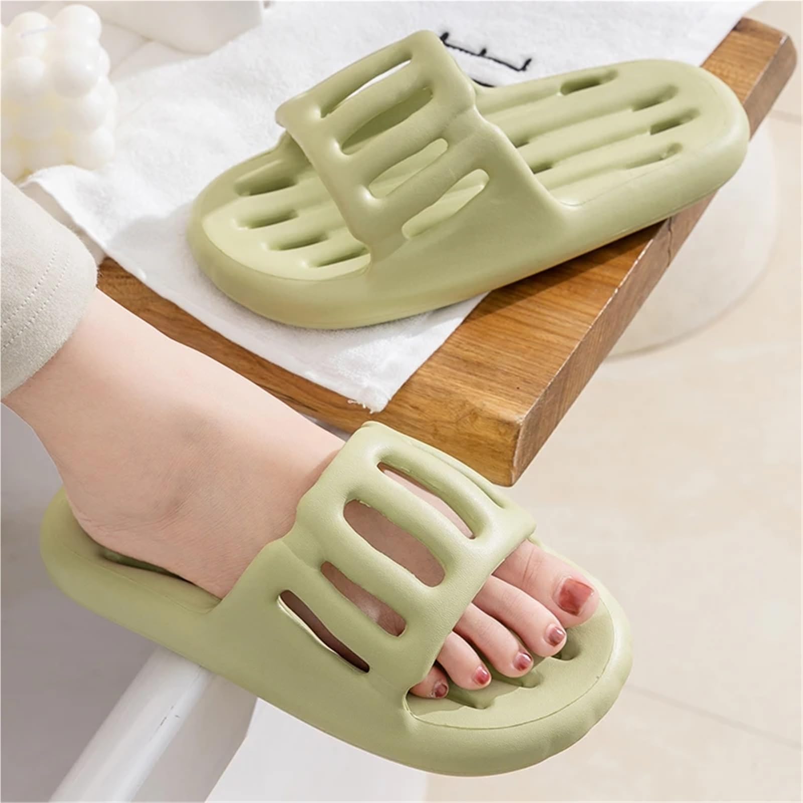 Paar Sommer-Badeschuhe, aushöhlen, auslaufsicher, schnelltrocknend, zum Baden, für Damen, rutschfest, weich, für die Dusche (Grau, 36–37) (Grün, 44/45 EU)