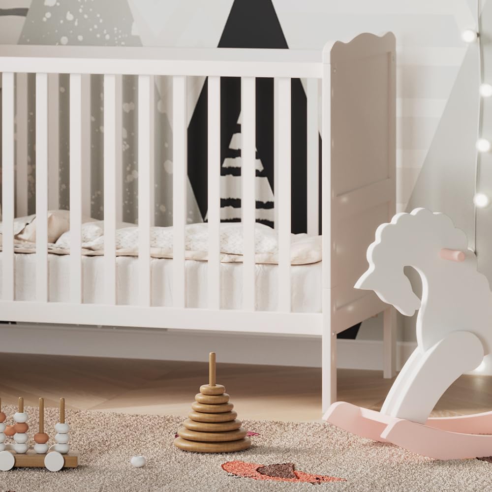 VitaliSpa Lit bébé Tobi, Blanc, 60x120 cm | avec sommier à lattes réglable en hauteur et côtés à barreaux amovibles