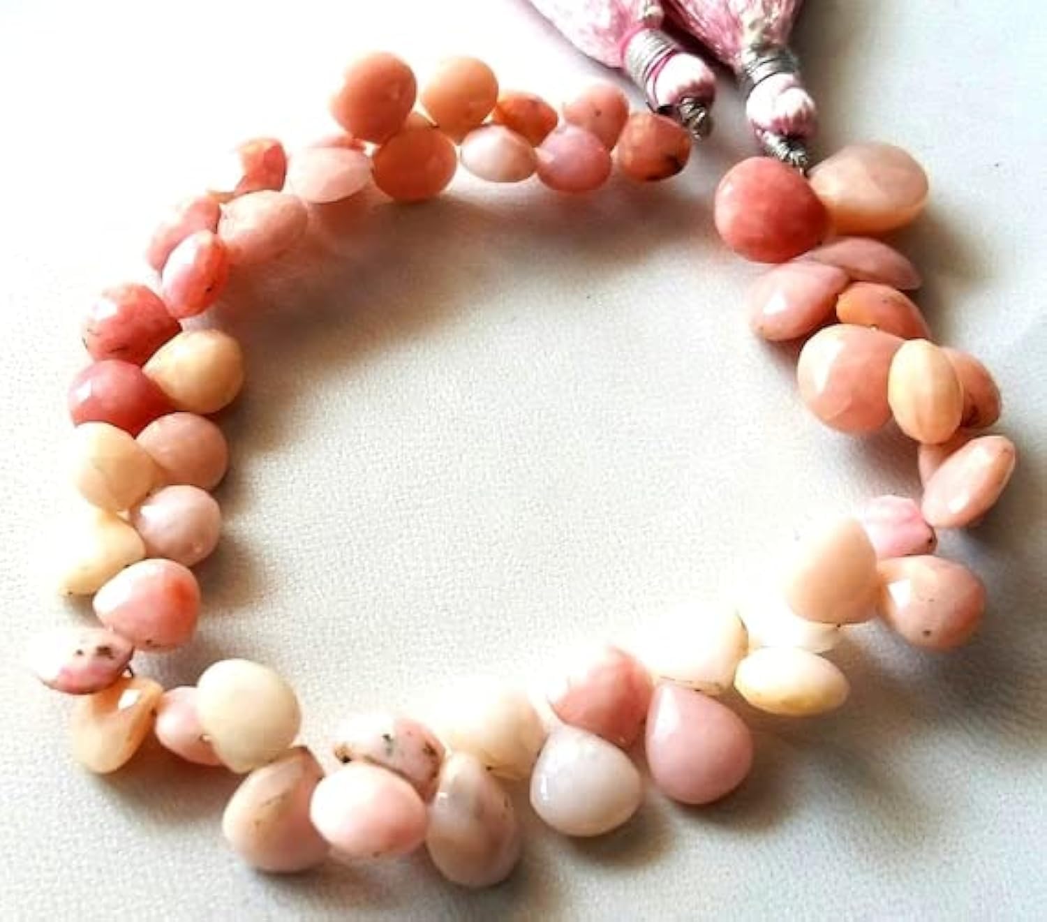 Perles opale rose en poire pour concevoir des bijoux apaisants et uniques