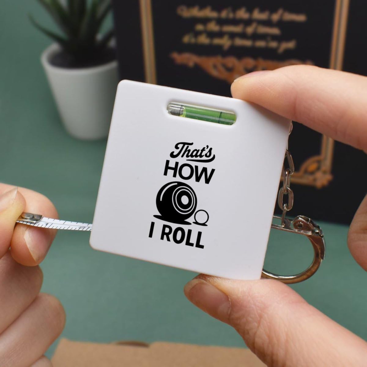 Azeeda 'Thats How I Roll Lawn Bowls' Keyring Tape Measure/Spirit Level Tool (KM00043945)
