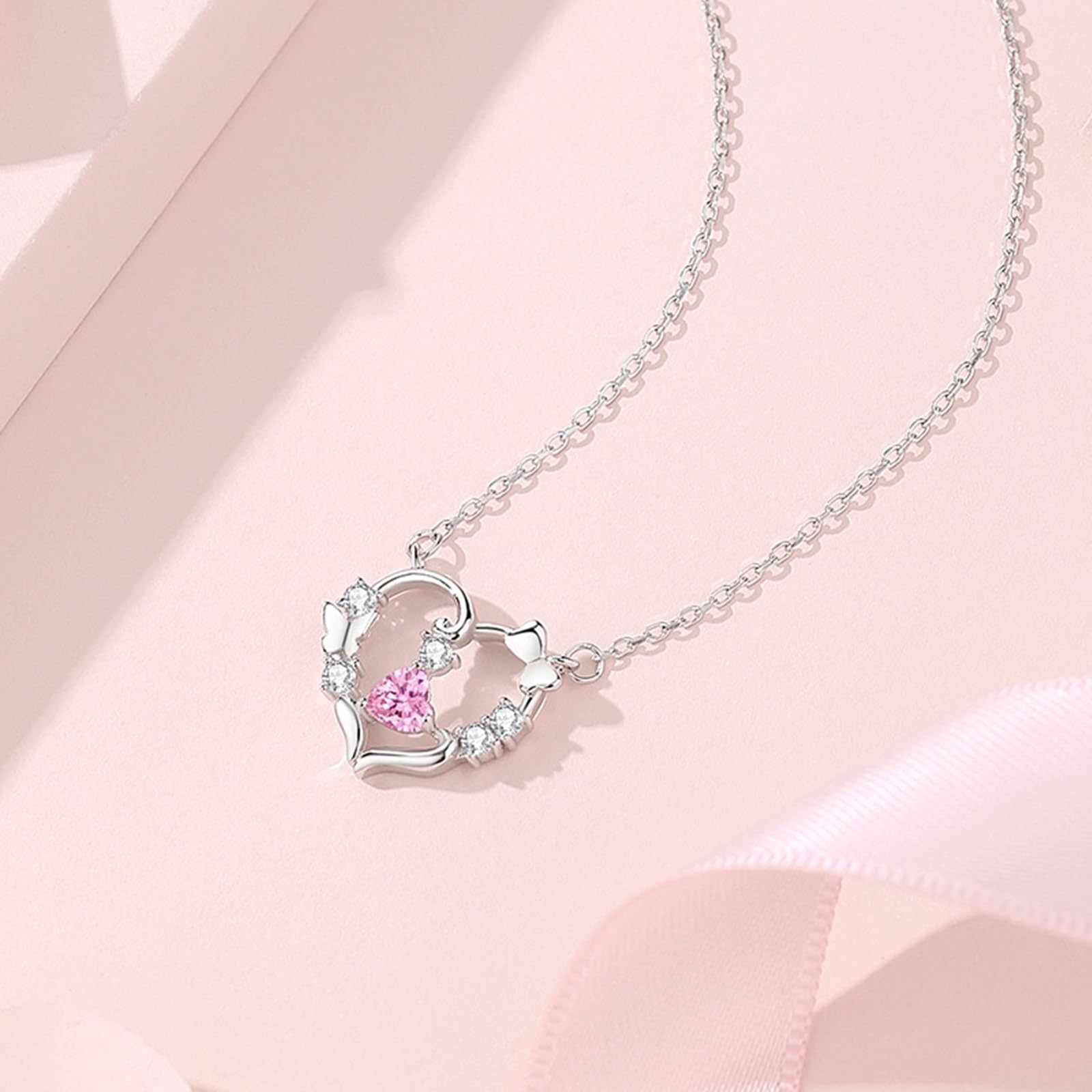 Collares de mariposa para mujer con corona de mariposa de corazón de zafiro creado y moissanita, collar con colgante de corazón para el día de San Valentín