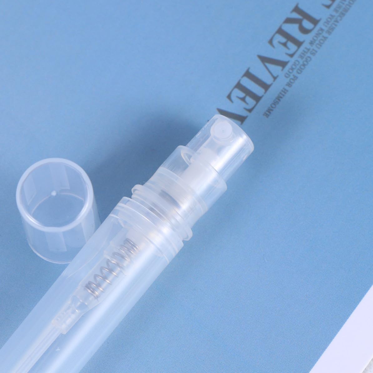 Ciieeo Botella de Perfume Portátil de 2ml en Plástico, 60 Unidades | Rellenable para Líquidos Acuosos y Brumas Faciales y Corporales, Tamaño Viaje, para Bolso