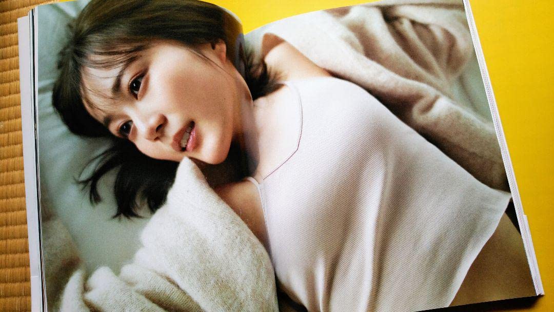 Amazon.co.jp: 生田絵梨花 写真集 「乃木坂46卒業記念メモリアルブック