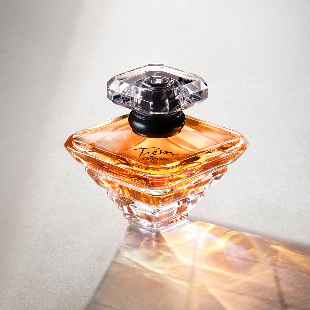 Lancôme Trésor Eau de Parfum, zeitloser, blumig-femininer Damenduft mit zartem Pfirsich, eleganter Iris und warmem Sandelholz