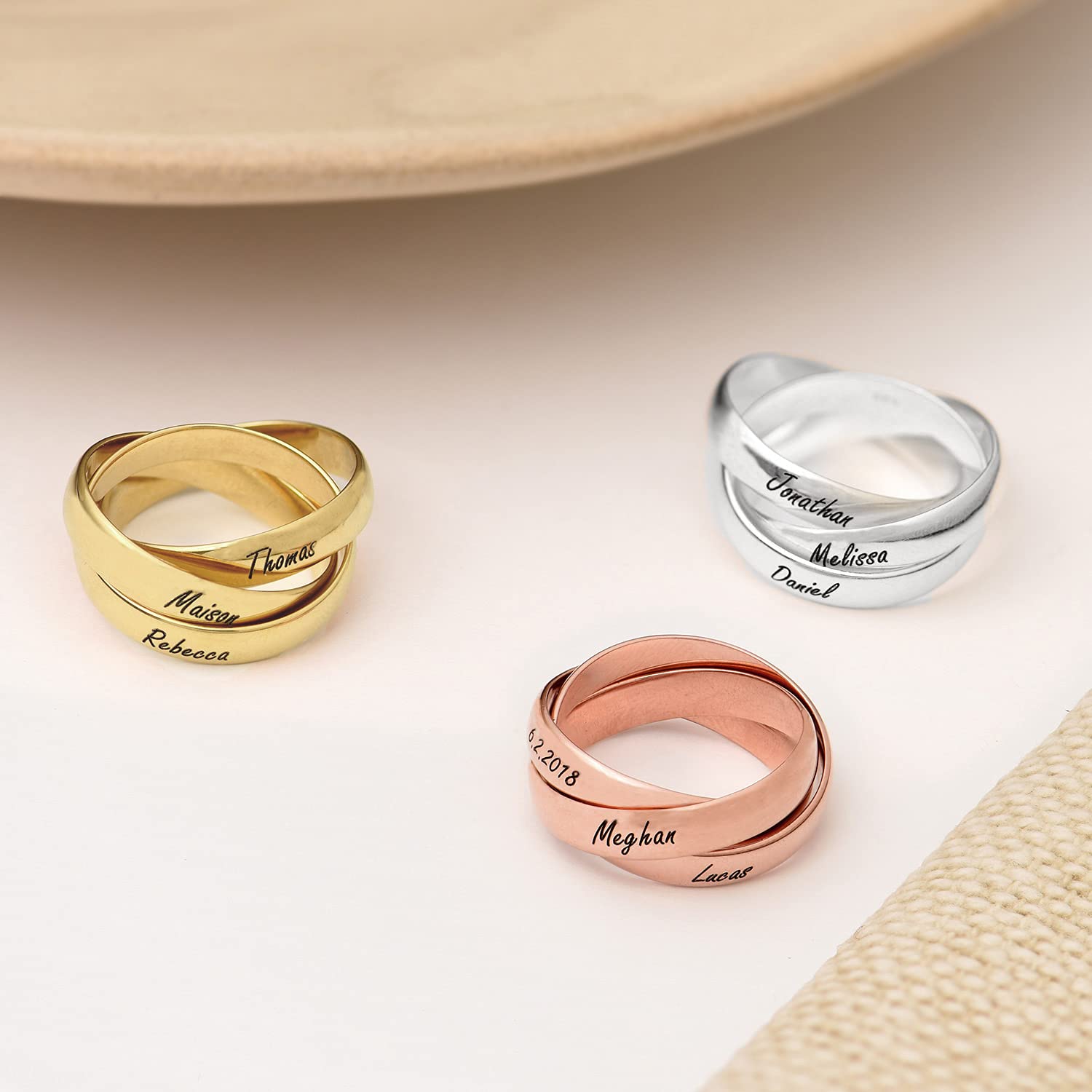 MYKA - Anello Personalizzato Charlize - Tris Anelli alla Russa in Argento 925 - Gioiello inciso con Nomi - Regalo per Donne - Regalo per Festa della Mamma