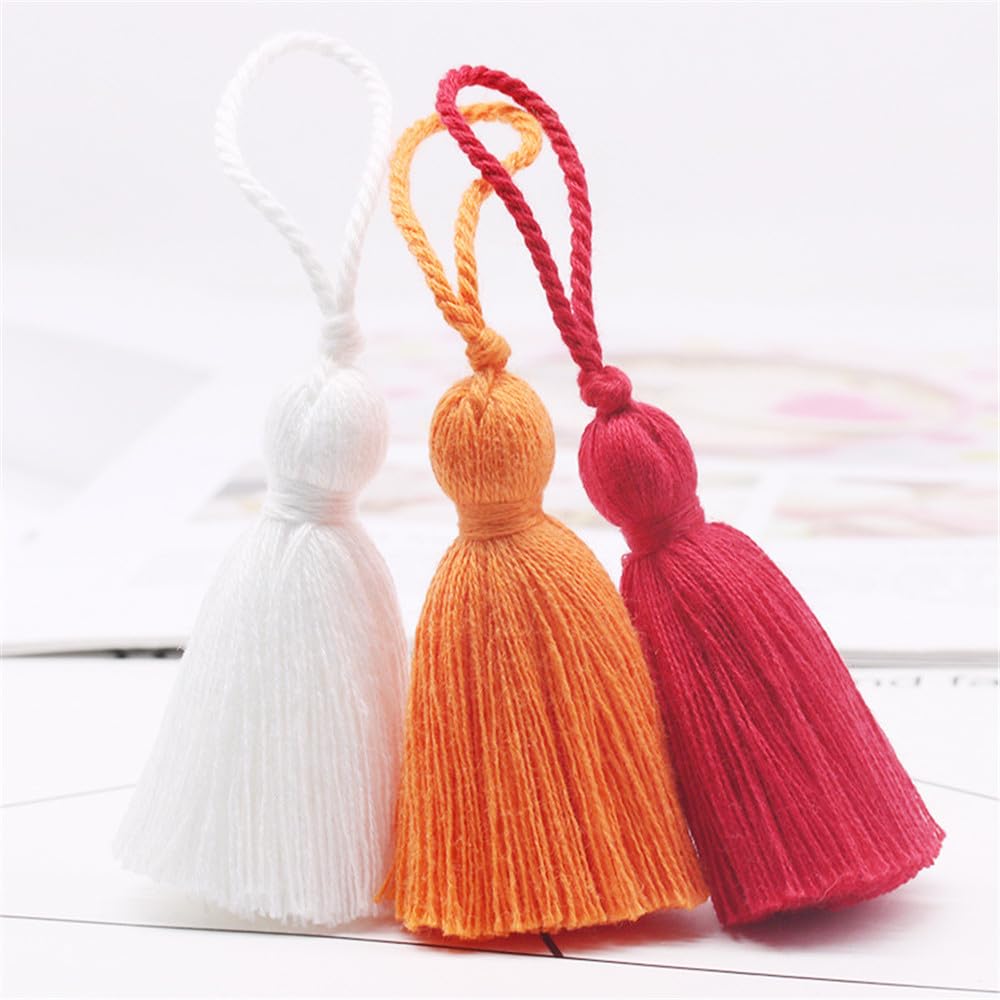 Lot de 75 pendentifs à pompons de 6 cm faits à la main - Marque-page - Mini pompons - En coton - Avec corde - Guirlande pour bricolage (03 curcuma)