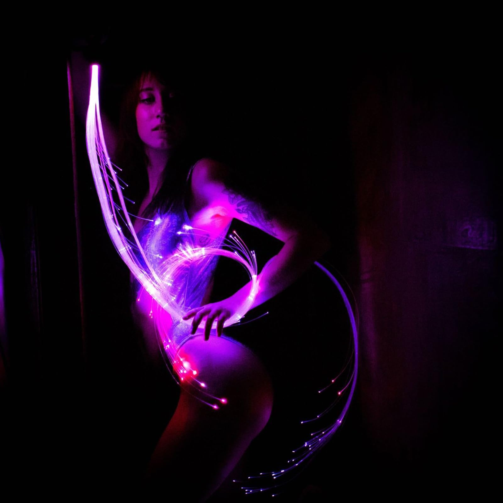 Glasfaser-Peitsche, wiederaufladbare LED-Peitsche in 7 Farben, 4 Lichtmodi, Pixelpeitsche zum Tanzen, geeignet für Rave-Spielzeug, Partys, Lichttänze, EDM, Karneval, Geschenk