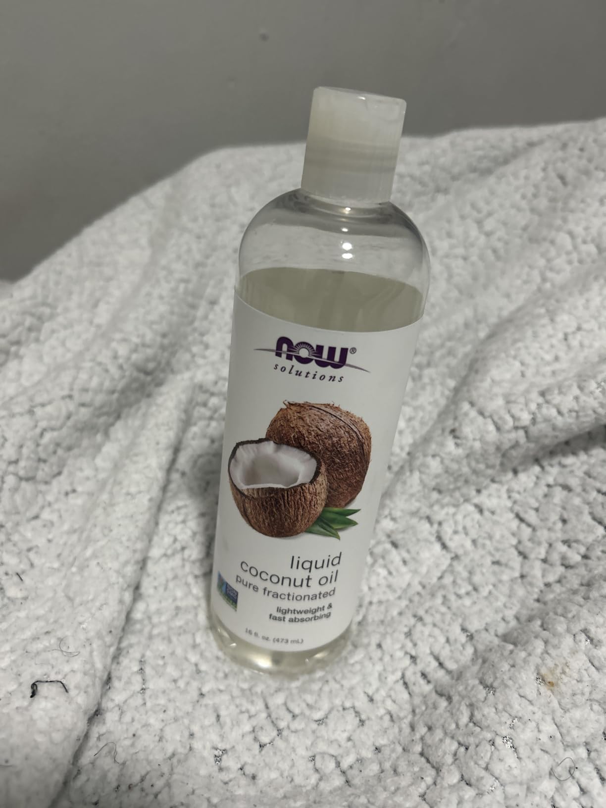 NOW Foods Solutions, Liquid Coconut Oil, Light and Nourishing, Promotes Healthy-Looking Skin and Hair, 16-Ounce
