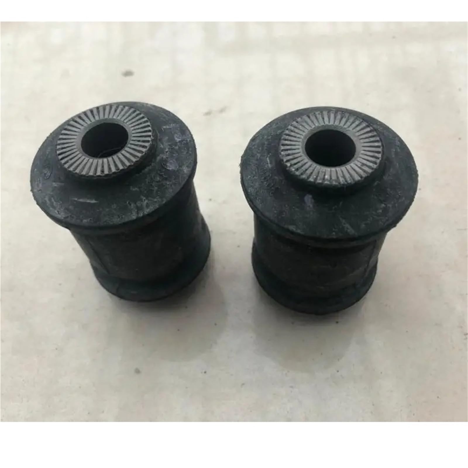 Zawieszenia Wahacz Tuleja górna Pasuje do ROEWE MG3 30003598 Tuleja wahacza przedniego duża/mała(Big bushing)