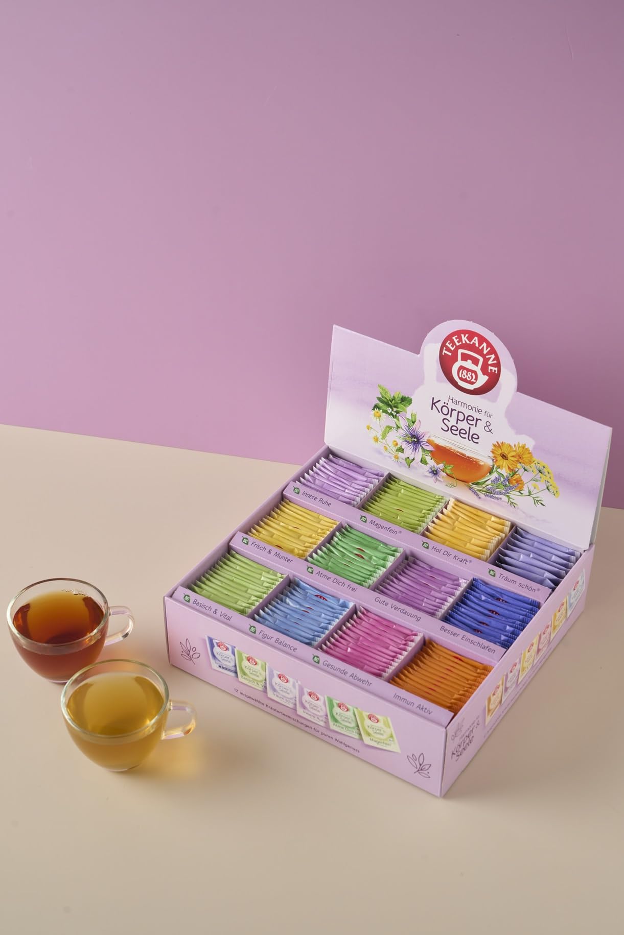 TEEKANNE Wohlfühlbox Harmonie für Körper & Seele – 12 Kräutertees für Balance & Entspannung – 180 Teebeutel mit natürlichen Zutaten wie Kamille, Ingwer & Pfefferminze – Tee für Genuss & Wohlbefinden