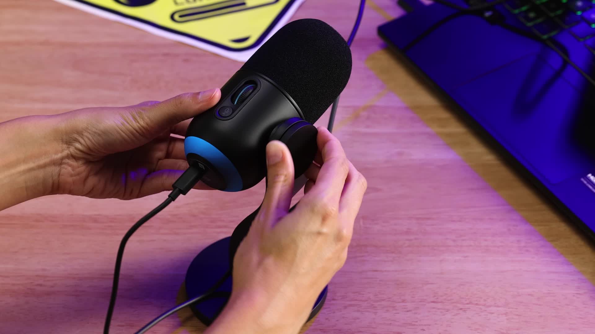 Logitech G Yeti GX | Micrófono dinámico RGB LIGHTSYNC gaming y streaming, supercardioide, Plug and Play USB, PC/Mac – Negro 8