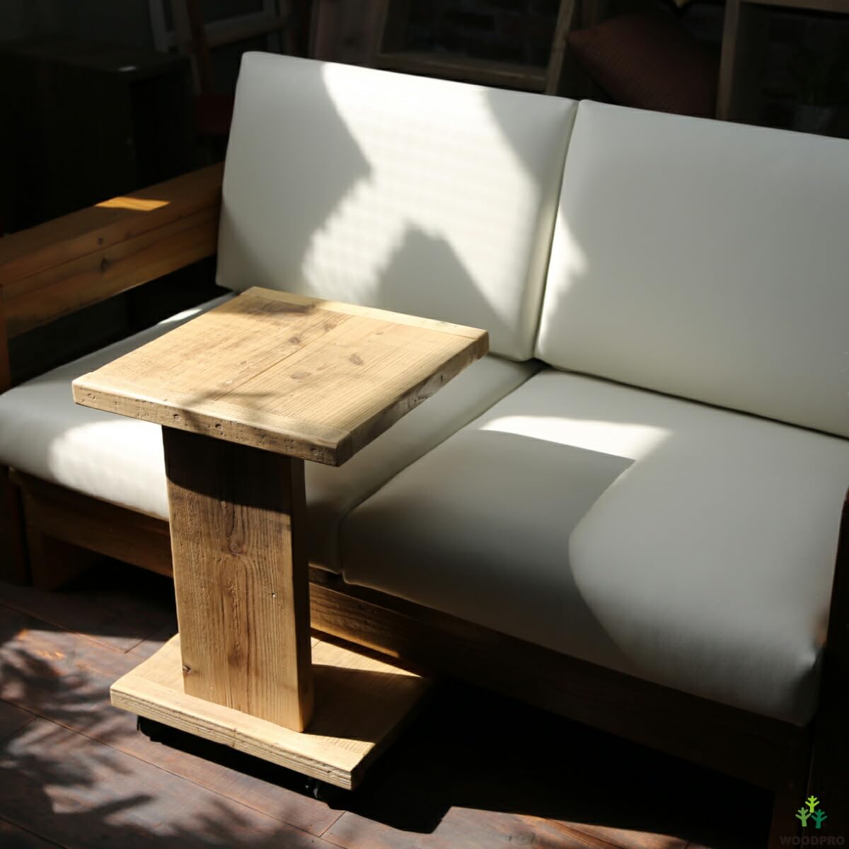 WOODPRO ウッドプロ　キャスター付き　サイドテーブル　ソファー用　足場材 Amazon｜WOODPRO 古材 ソファ用サイドテーブル 40cm×39cm×高さ55cm