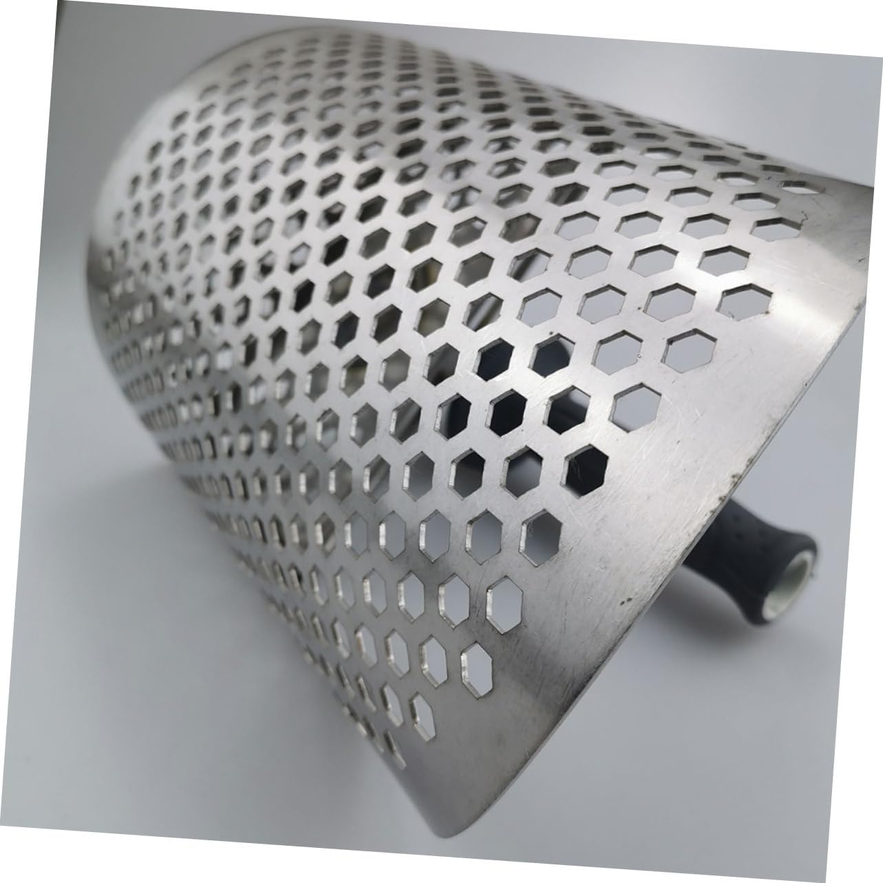 Yardwe 1pc Beach Shovel Metal Filter Steel Sand Sifter Heavy Duty Stainless Steel Shovel Digging Tool