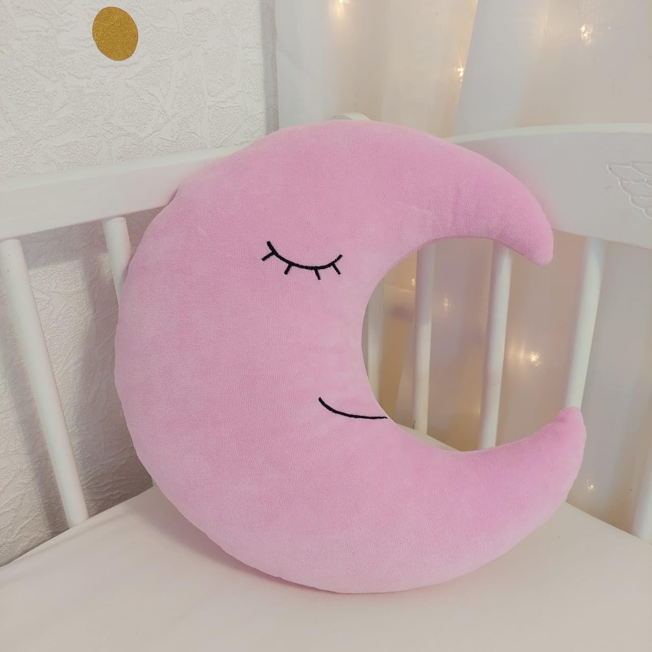 Coussin pour bébé lune rose idéal pour décorer la chambre et apaiser les siestes