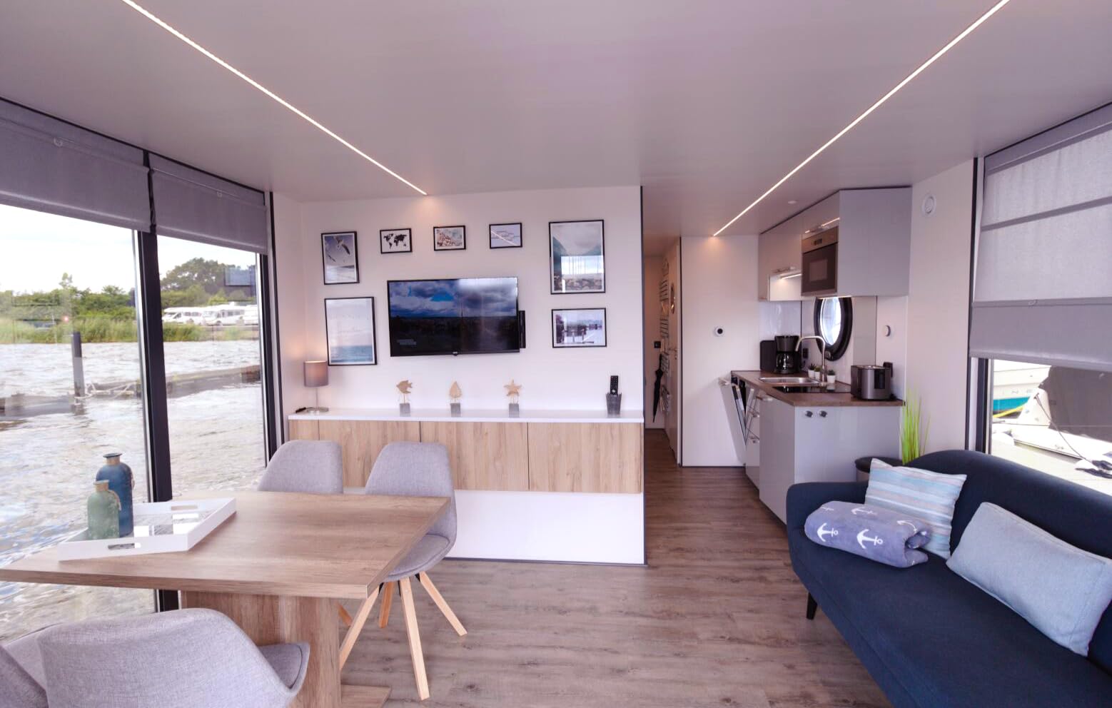 JOCHEN SCHWEIZER Geschenkgutschein: Hausboot Übernachtung mit Sauna Schleswig für 4 (2 Nächte)