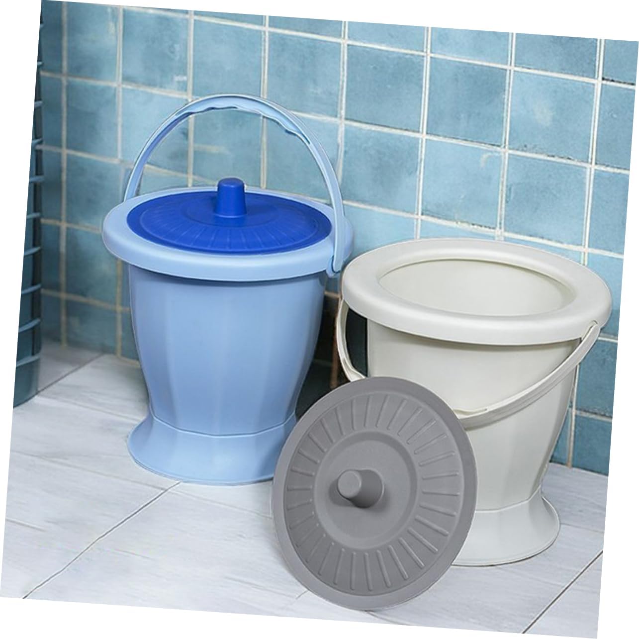 Portable Chamber Pot Lid 1.5L Urine Bucket for Adults and Children Easy Clean Plastic Spittoon for Home Use for Elderly and Travel