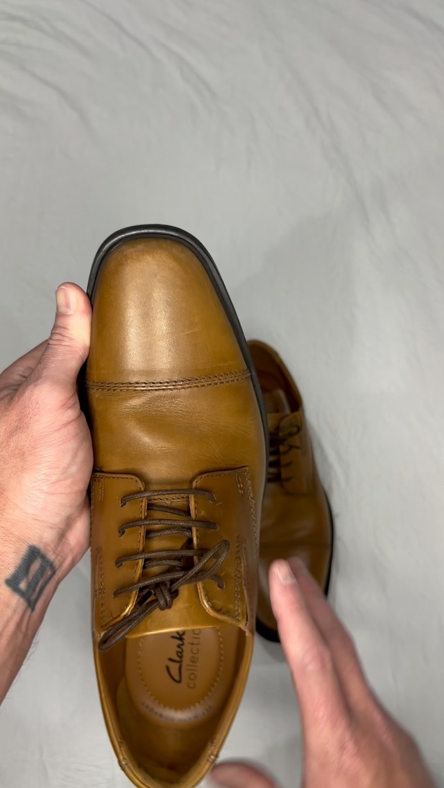 Watch Dark Tan Clarks Men display picture 2