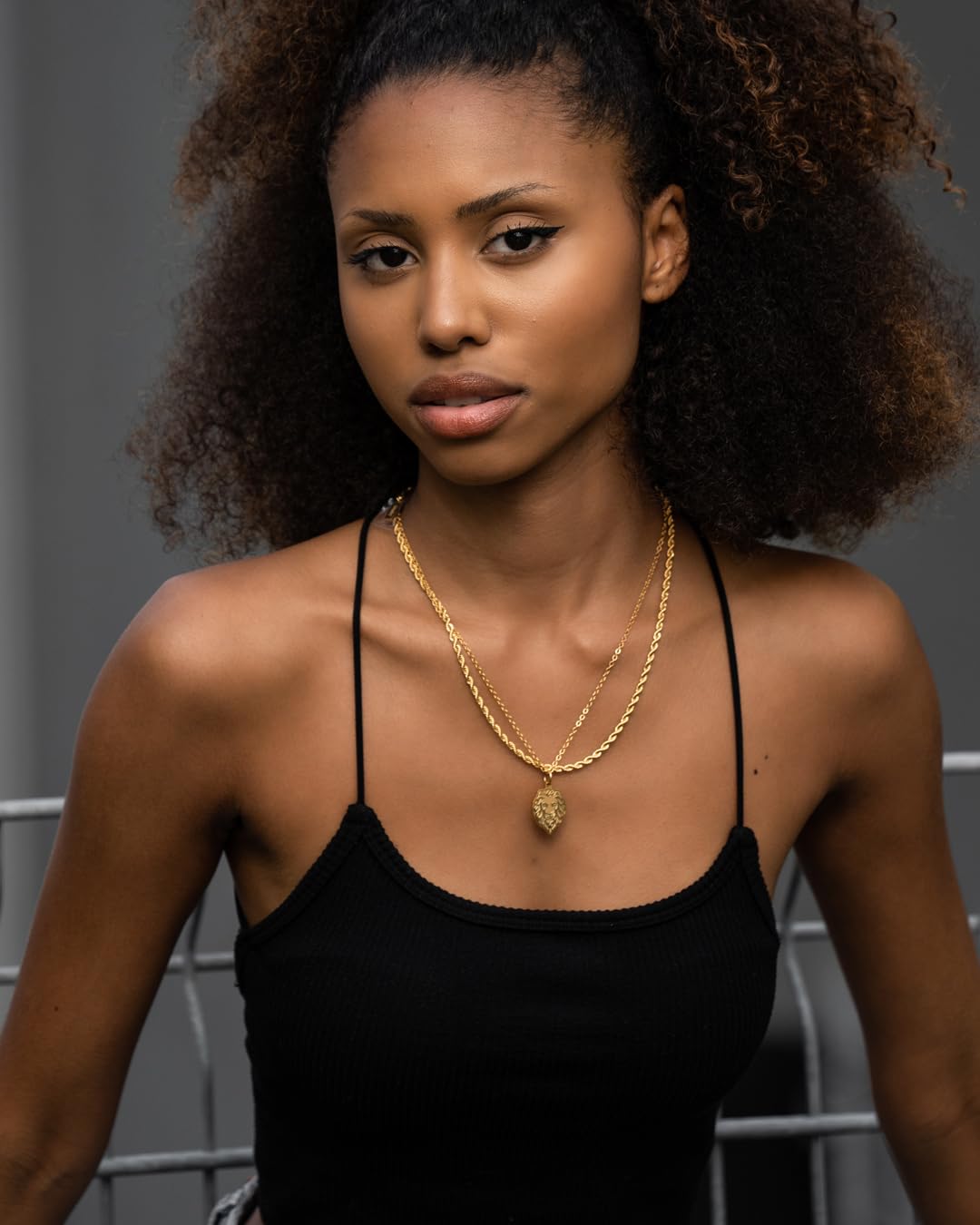Löwe Kette mit Anhänger für Herren und Damen - Streetwear Cuban Halskette mit Sternzeiche Löwe Anhänger aus Edelstahl und 18K Gold - Wasserfeste Kette - 50-55cm Länge verstellbar