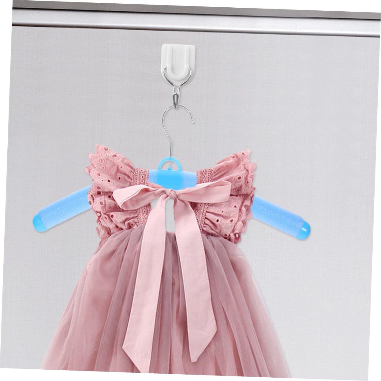 WOONEKY 12 Stück Teiliges Bunter Kunststoff Kleiderbügel Flexibel Biegsam und Leicht Kleiderbügel für Hosen und Mäntel für Haushalte Bekleidungsgeschäfte und Schränke