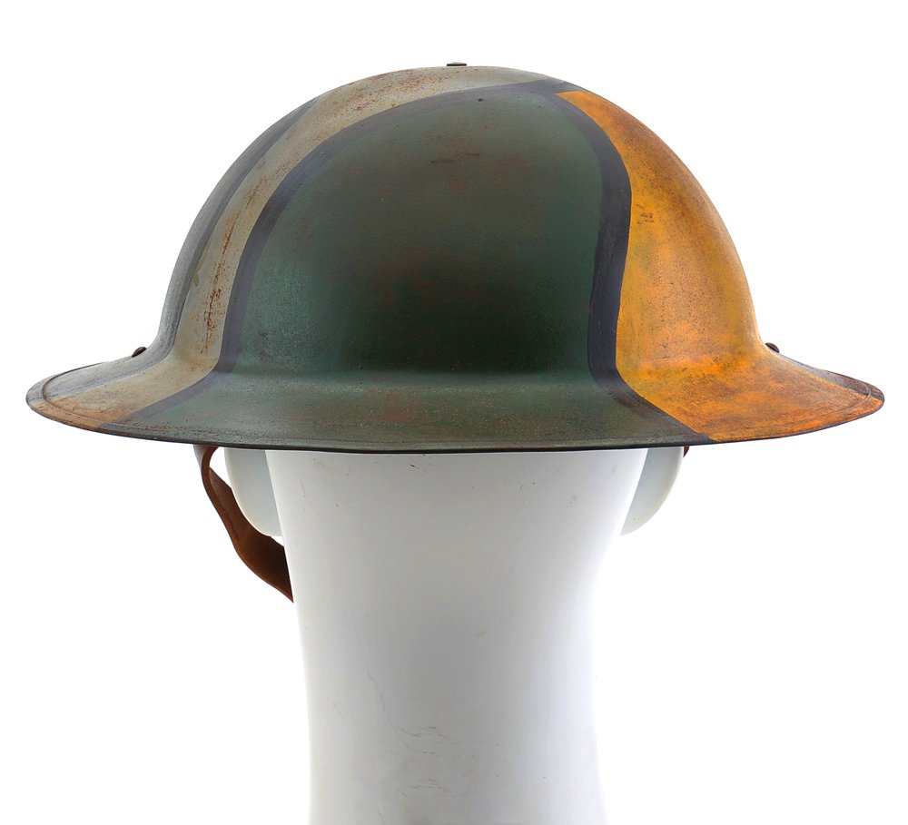 第一次世界大戦時アメリカ軍ブロディヘルメット￼ 第一次世界大戦中に開発された、珍しいアメリカの実験用ヘルメットの